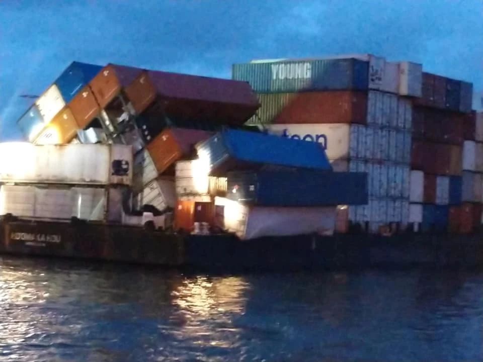 Burst! Una nave da carico che trasportava 1.486 contenitori è in fiamme! Merci pericolose a bordo