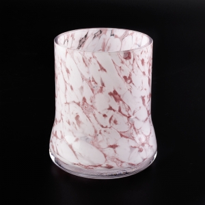 castiçais de vidro rosa claro com acabamento em mármore