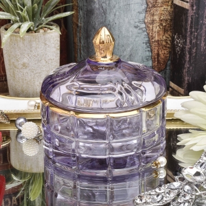 Lujoso recipiente para velas de cristal de 250 ml de color morado con decoración dorada brillante y tapa