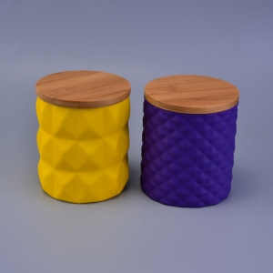 Tempat lilin keramik warna permen dengan tutup kayu