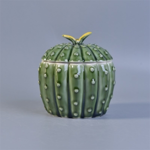 bougeoir en céramique en forme de cactus avec couvercle surface brillante verte