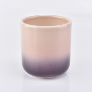 roze geglazuurde keramische pot met gebogen bodem voor het maken van kaarsen