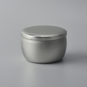 Small tin candle holder for travel candles