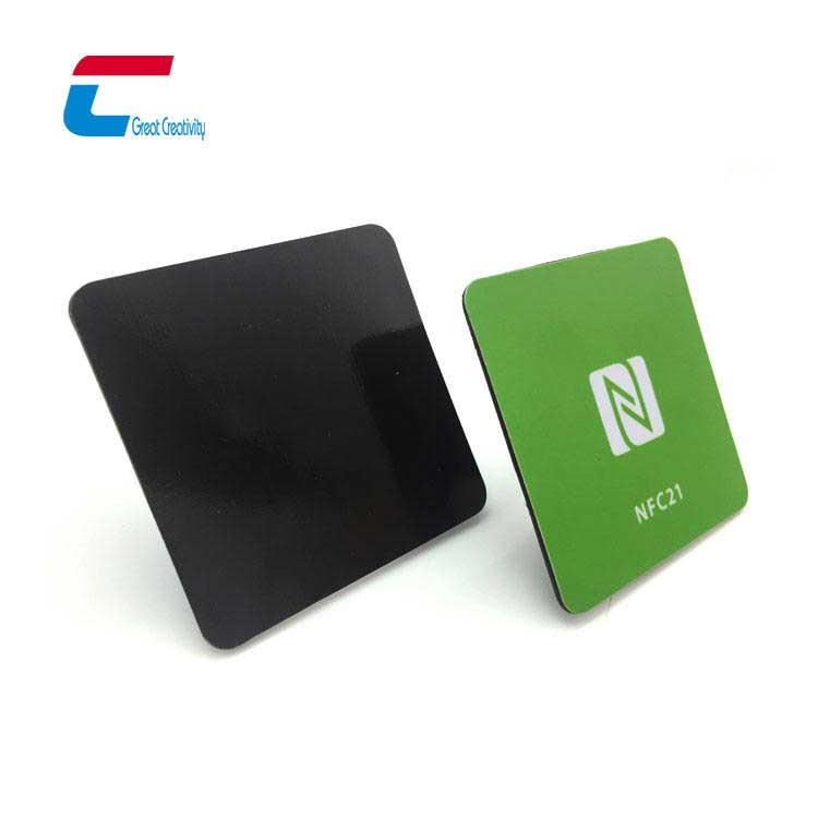 Fabricante de etiquetas anti-metal reutilizables con imanes de nevera NFC de forma personalizada