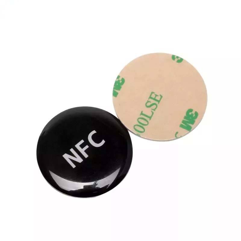 Logo personnalisé imprimant l'étiquette Nfc de 25mm étiquettes de téléphone de médias sociaux de Nfc étiquette active imperméable d'époxy Rfid