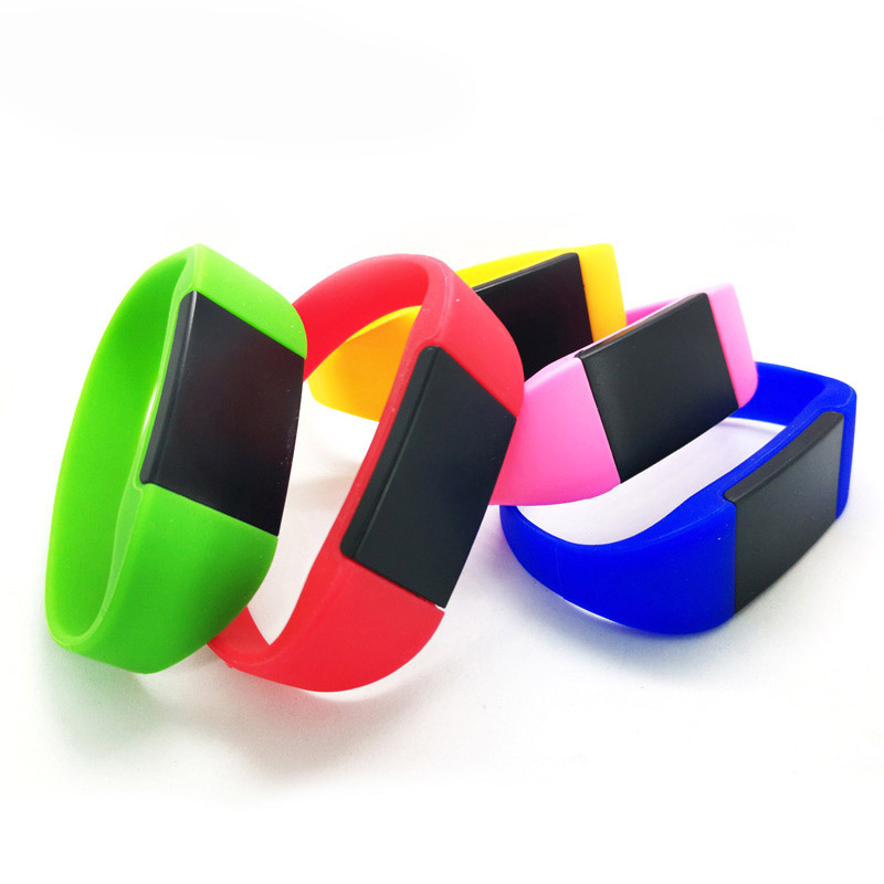 Pulsera personalizada personalizada personalizada de 125 kHz RFID pulsado RFID EM4100/TK4100/T5577 UNCHC Silicona para nadar pobre