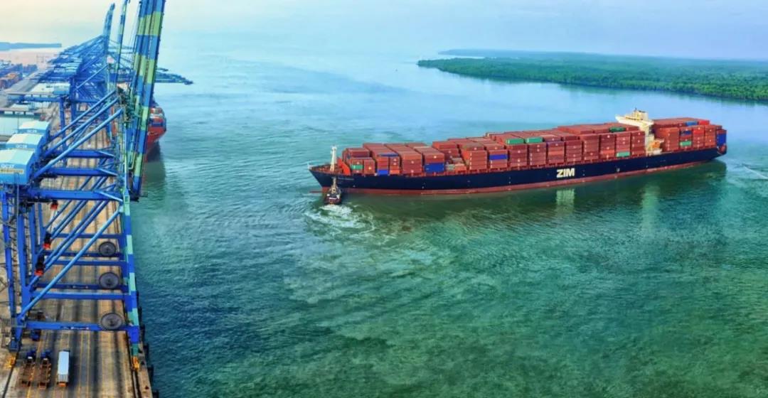 With the backlog of cargo stranded, the container shipping market is facing collapse