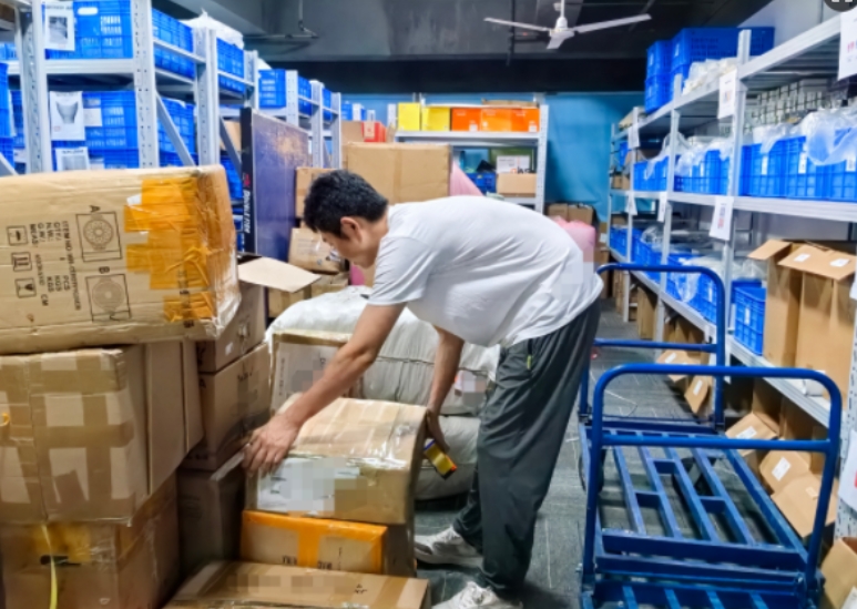 Tinutulungan ng Sunny Worldwide logistics ang mga Chinese e-commerce na negosyante