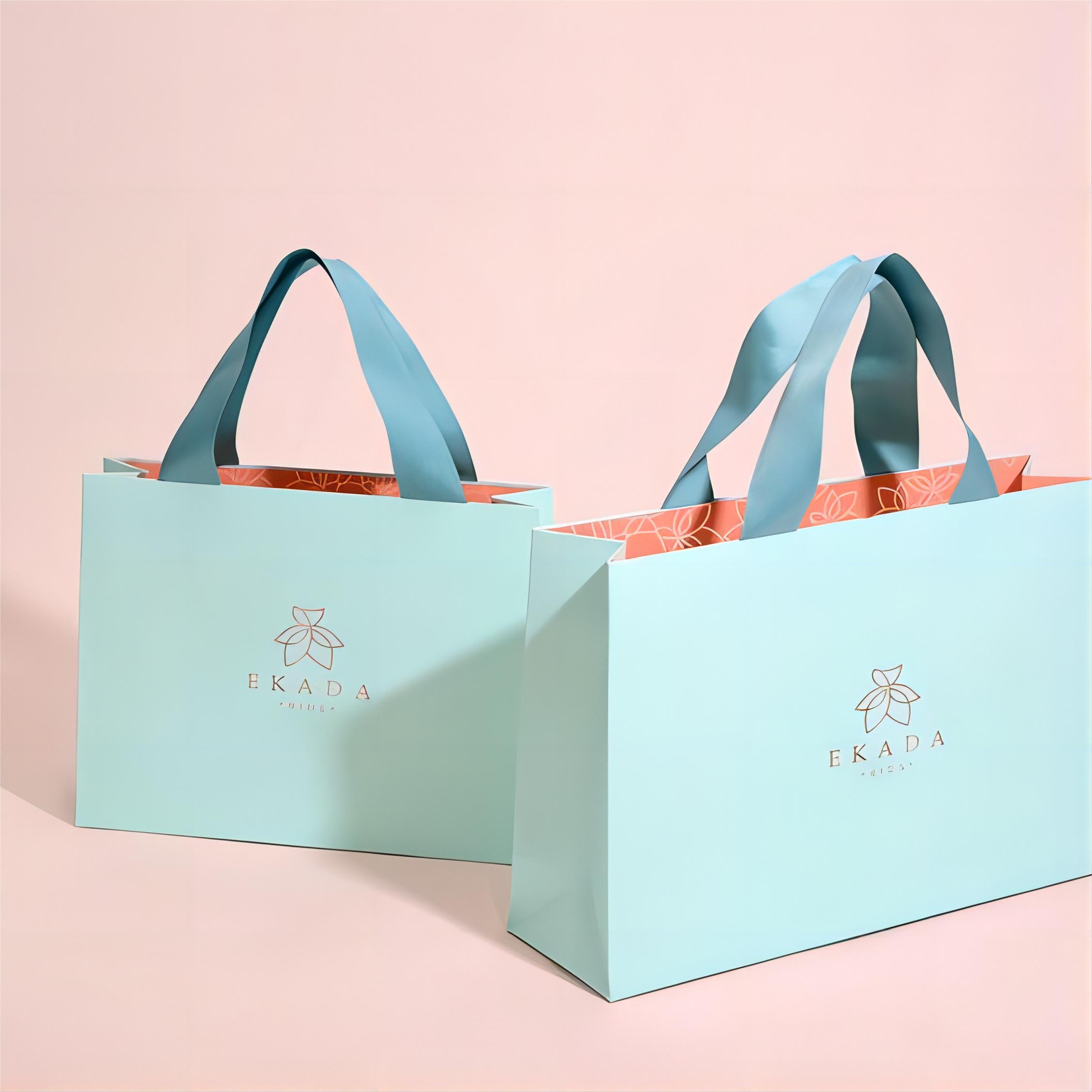Molla di carta patinata colorata che vende sacchetto di imballaggio per negozi di stoffa per gioielli