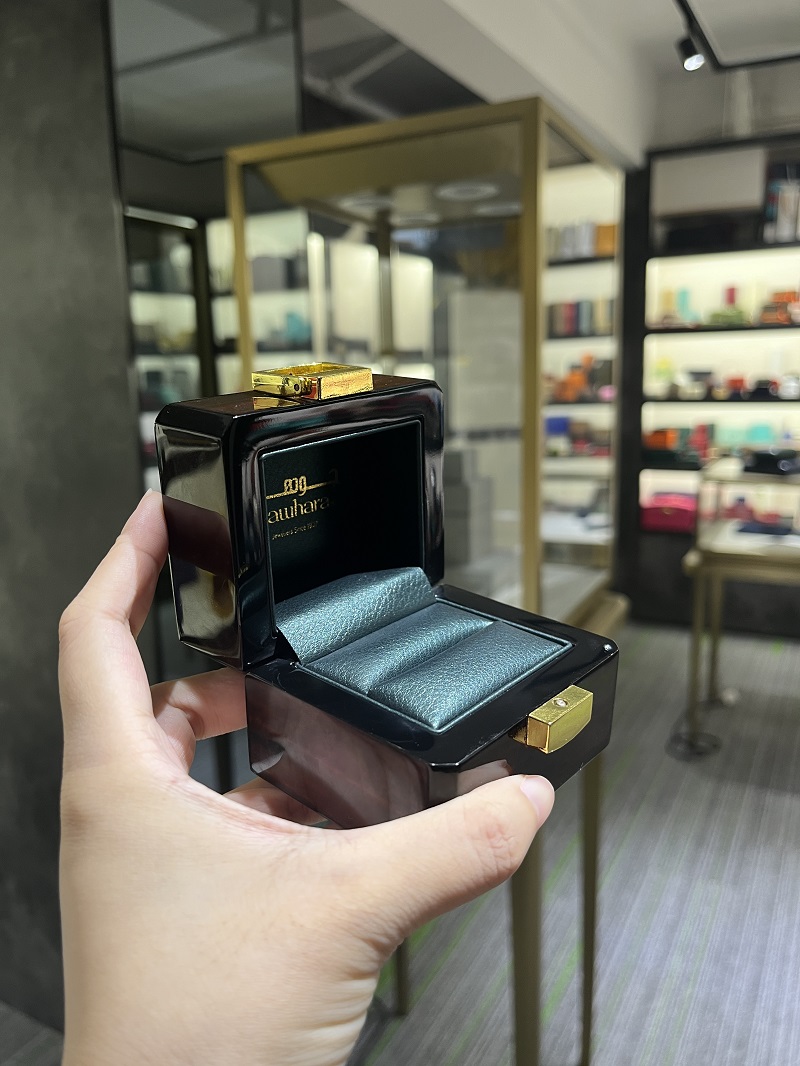 Čínský dodavatel krabice na zakázku z tvrdého dřeva prsten šperky kožené balení dárkové svatební krabice
