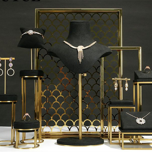 Yadao-Schmuckpräsentationsset aus schwarzem Metall für die Schaufenster des Juweliergeschäfts