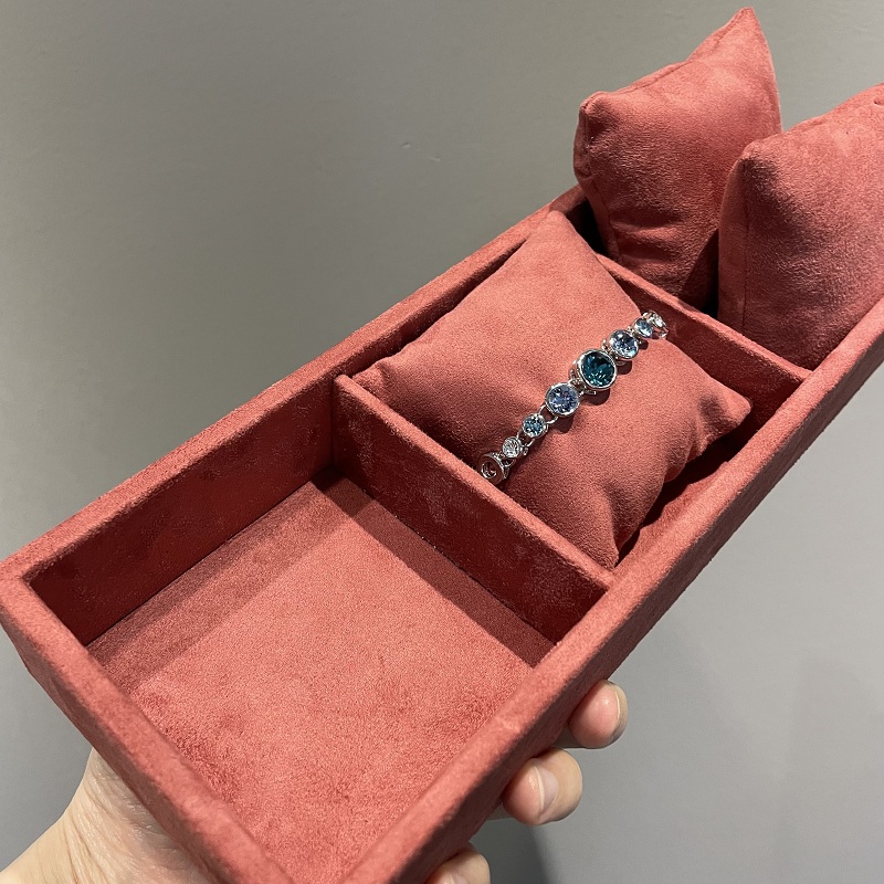 personalizzare il vassoio di visualizzazione del braccialetto del vassoio di visualizzazione del cuscino impilabile dell'esposizione dei gioielli in legno