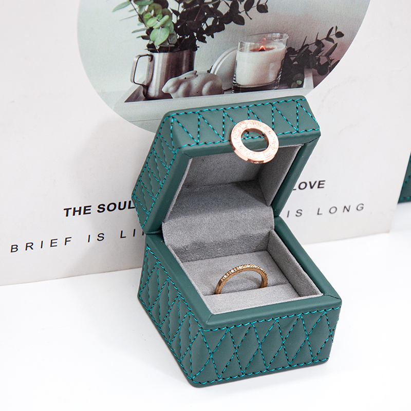 Embalagem de luxo estilo natalino com design de costura de joias caixa verde escura