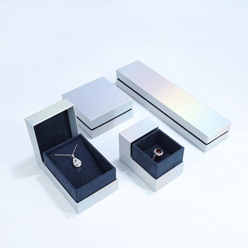 مجموعة كاملة من قلادة خاتم فضية اللون متدرجة الموضة الجديدة من صندوق تغليف المجوهرات بأكمام من الورق المقوى