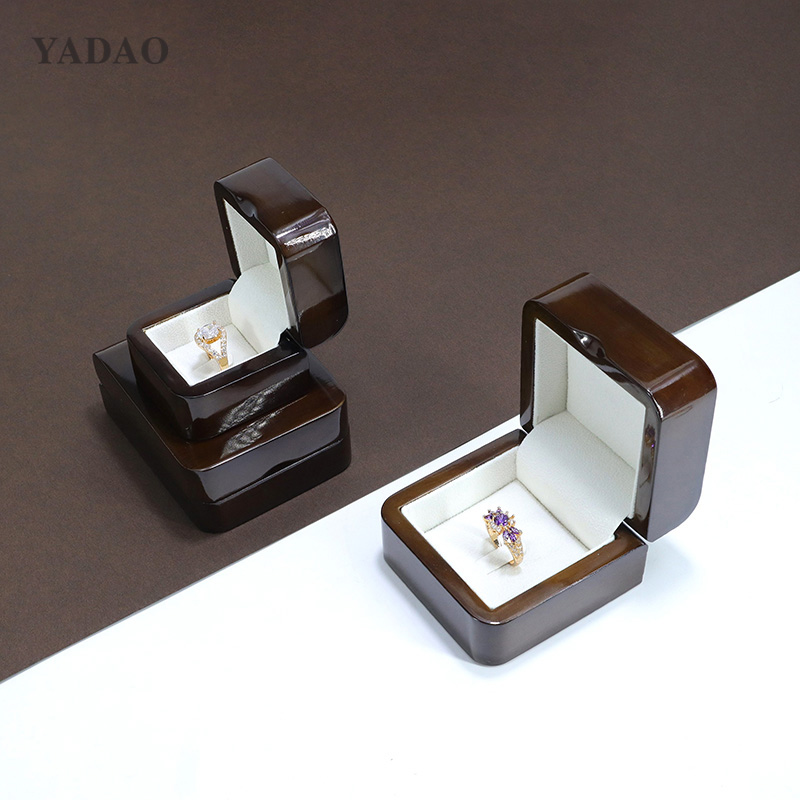Caja de madera brillante con acabado lacado, conjunto de joyas, diseño de lujo de diamantes, fábrica al por mayor personalizada