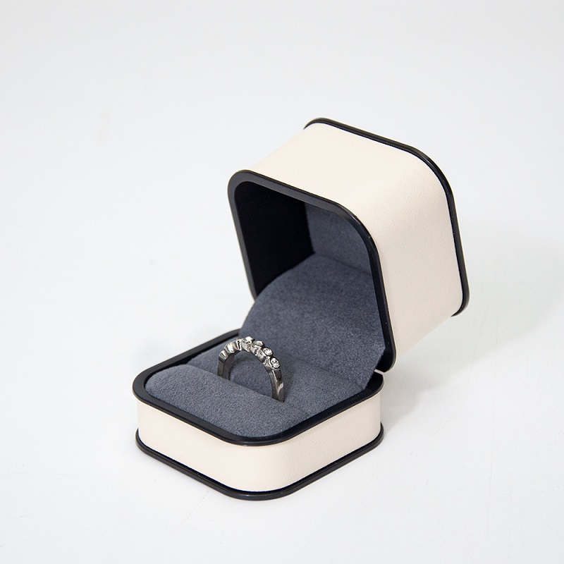 Оптовая шкатулка для драгоценностей пластиковая коробка для колец коробка для упаковки ювелирных изделий на складе
