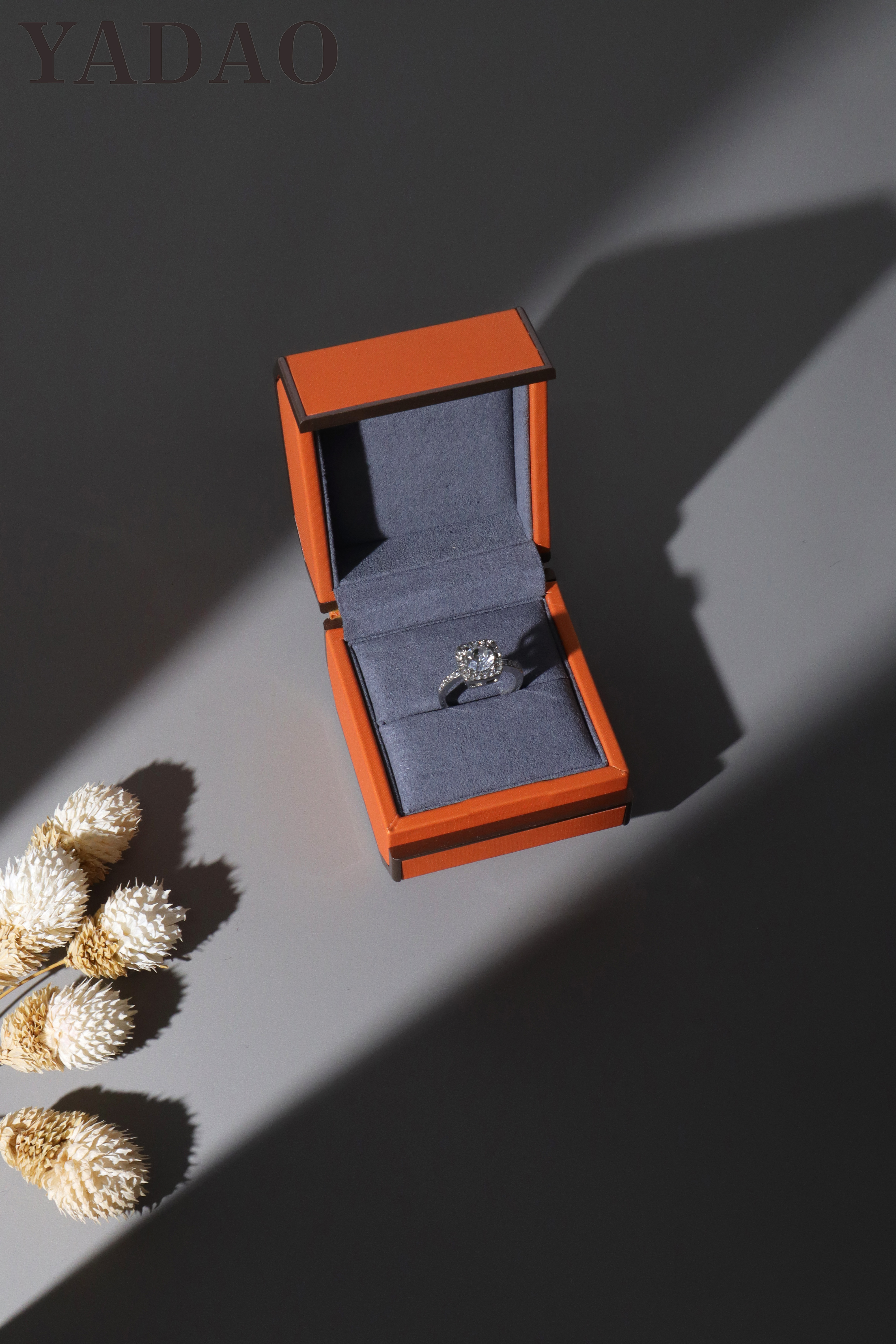 Nově spuštěné hotové flip-top high-end šperky módní oblíbené obalové krabice