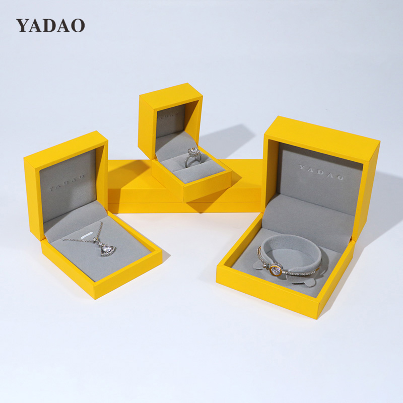 Caja de empaquetado duradera de la joyería del collar del anillo del amarillo del diamante del estilo clásico 2024