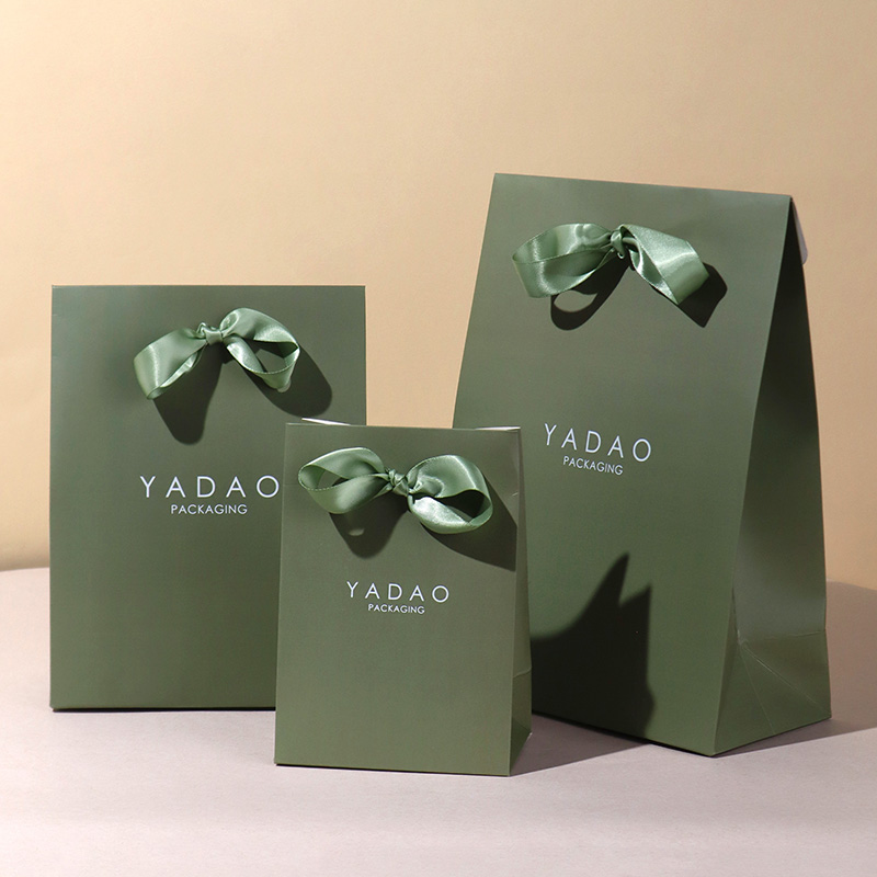 Impresión CMYK Bolsa de papel triangular Joya bolsa de compras bolsas de regalo