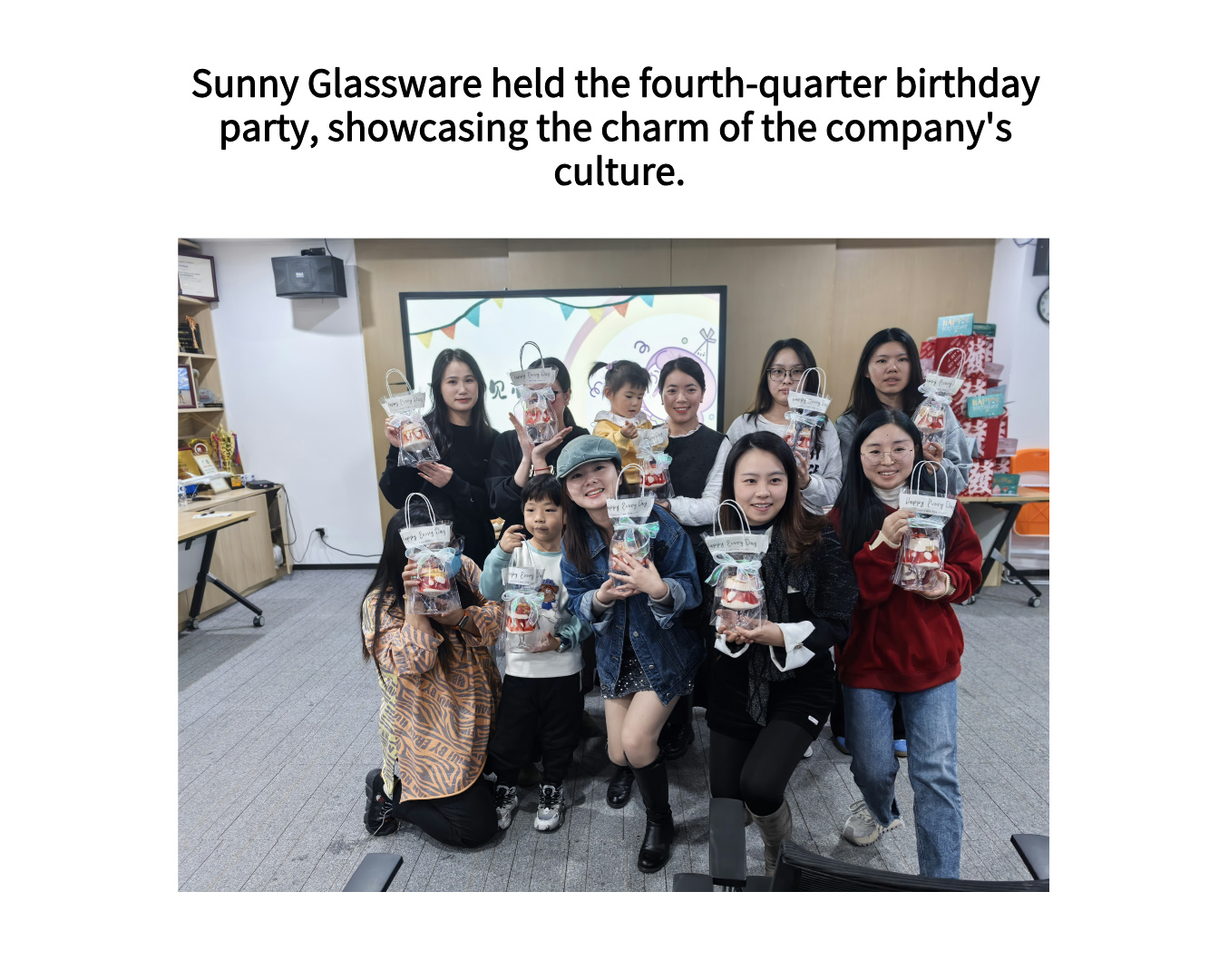 Sunny Glassware held the fourth-quarter birthday party, showcasing the charm of the company's culture.