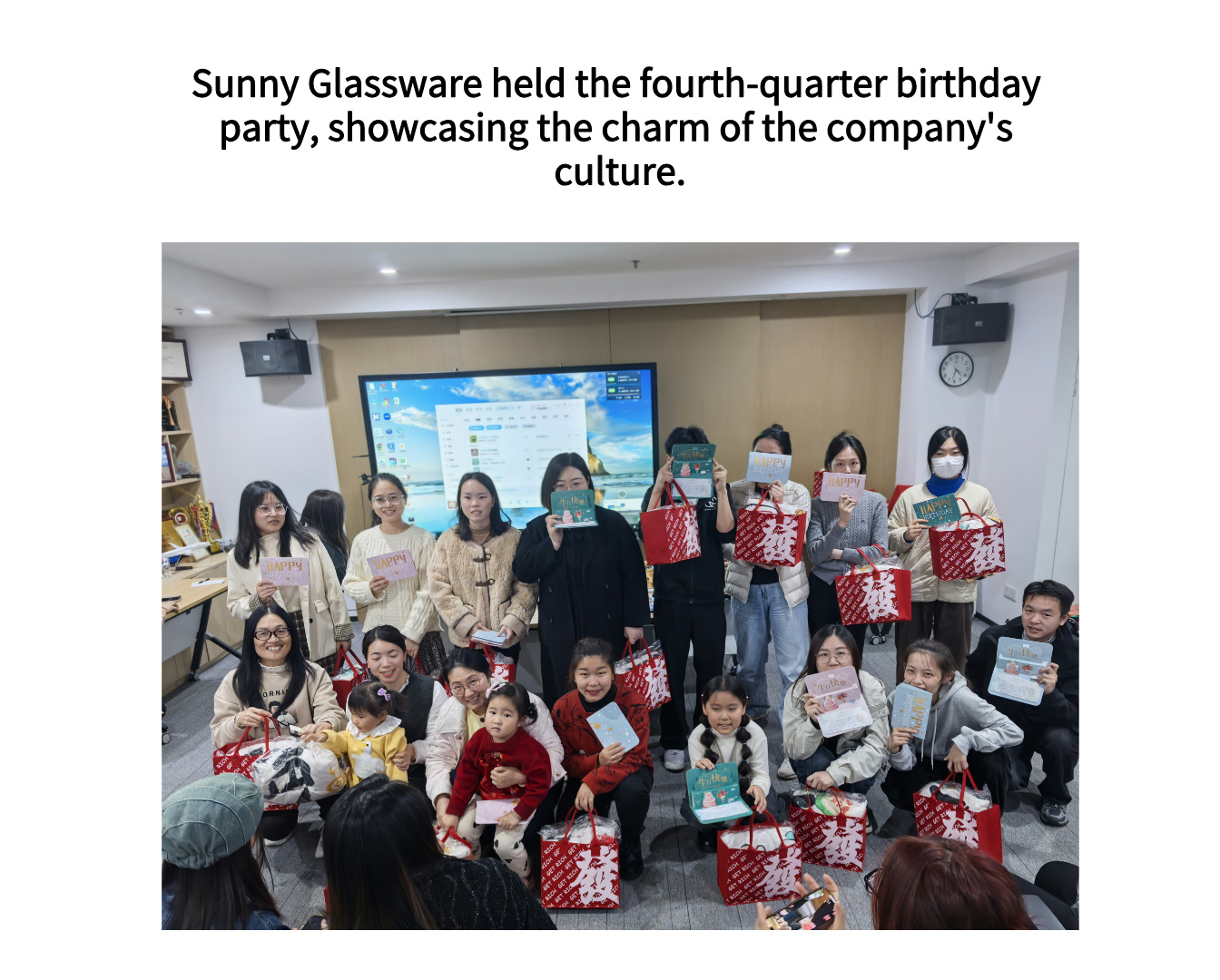 Sunny Glassware held the fourth-quarter birthday party, showcasing the charm of the company's culture.