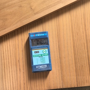 Ջերմային մշակված ընկույզի գույնի պինդ փայտի վահանակների, սոճու և ռետինե փայտի մեծածախ Չինաստանում