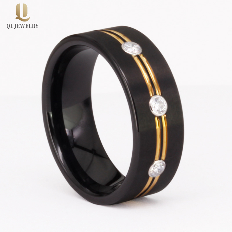Bague de carbure de tungstène noir de deux tons de tungstène avec des canaux d\'or et 3 pierres de pierres de CZ blancs Chine usine