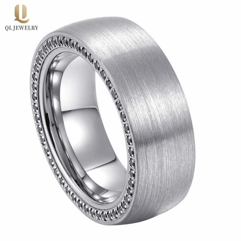 Bague de mariage de style de style Homme Dôme et satin Bague en carbure de tungstène brossé avec des pierres noires CZ sur les côtés Chine fournisseur