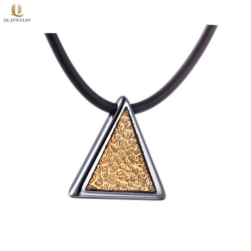 Dernier Design Hommes Bijoux Mens Hommes Tungstène Triangle Triangle Pendentif Collier Mens Gold Tungsten Tag Tag Triangle Pendentif China Factory