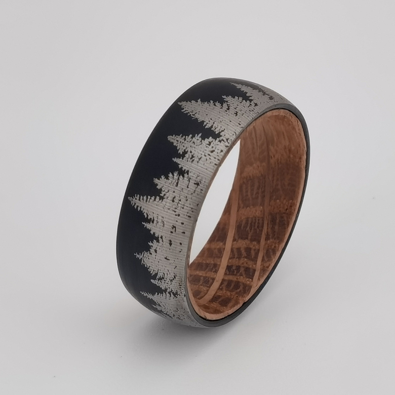 Erstaunliche Wolfram-Eheringe für Herren 8 mm gewölbter Wolframkarbid- und Whiskyfass-Holzring aus gebürstetem Wald China Hersteller