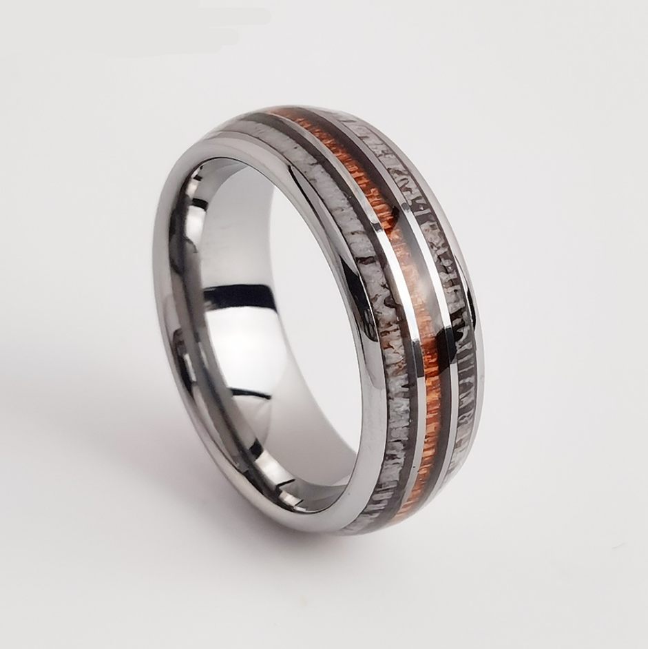 Anello in tungsteno MOQ basso in magazzino Fedi nuziali in tungsteno bombate alte 8 mm lucidate con intarsio in legno e corna Fornitore della Cina