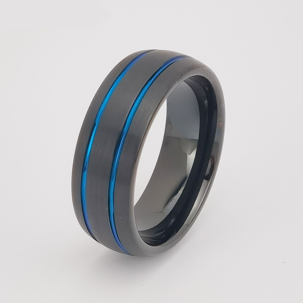 Anello di tungsteno in stock Popolare Anello in carburo di tungsteno nero e blu spazzolato a cupola da 8 mm con due linee blu Fedi nuziali da uomo bicolore Cina Produttore