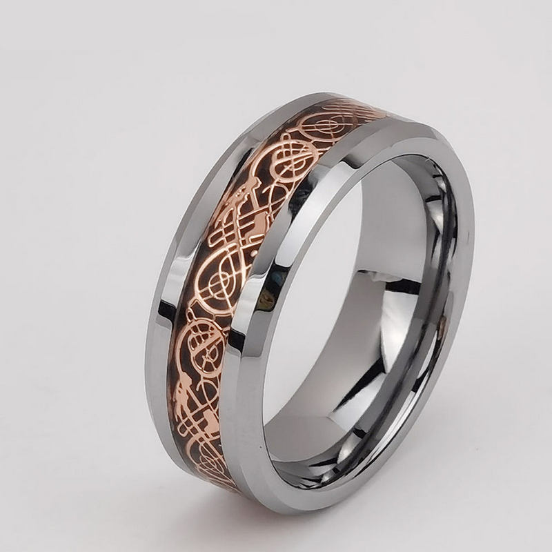 Anello di tungsteno in stock Popolare 8mm Alto lucido con bordi piatti e smussati Anello in carburo di tungsteno Intarsio con drago in oro rosa e sfondo nero Produttore cinese