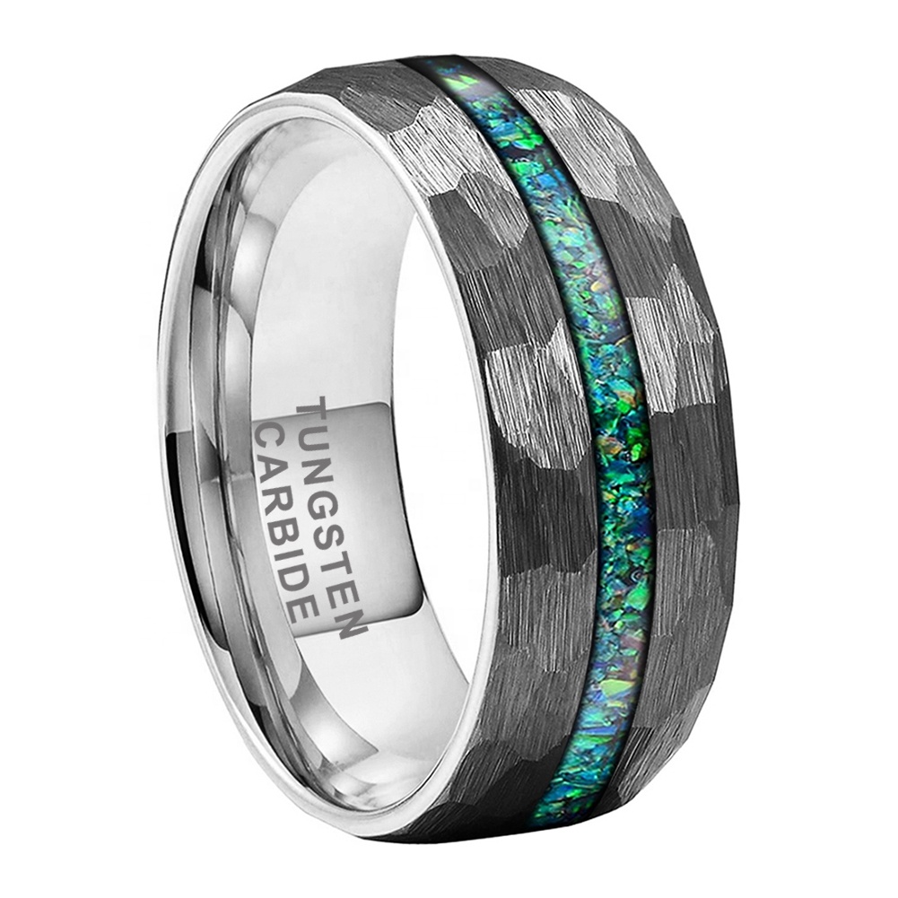Chine Bagues de mariage en tungstène uniques et abordables Anneau en carbure de tungstène bombé et martelé de 8 mm avec incrustation d'opale Fabricants