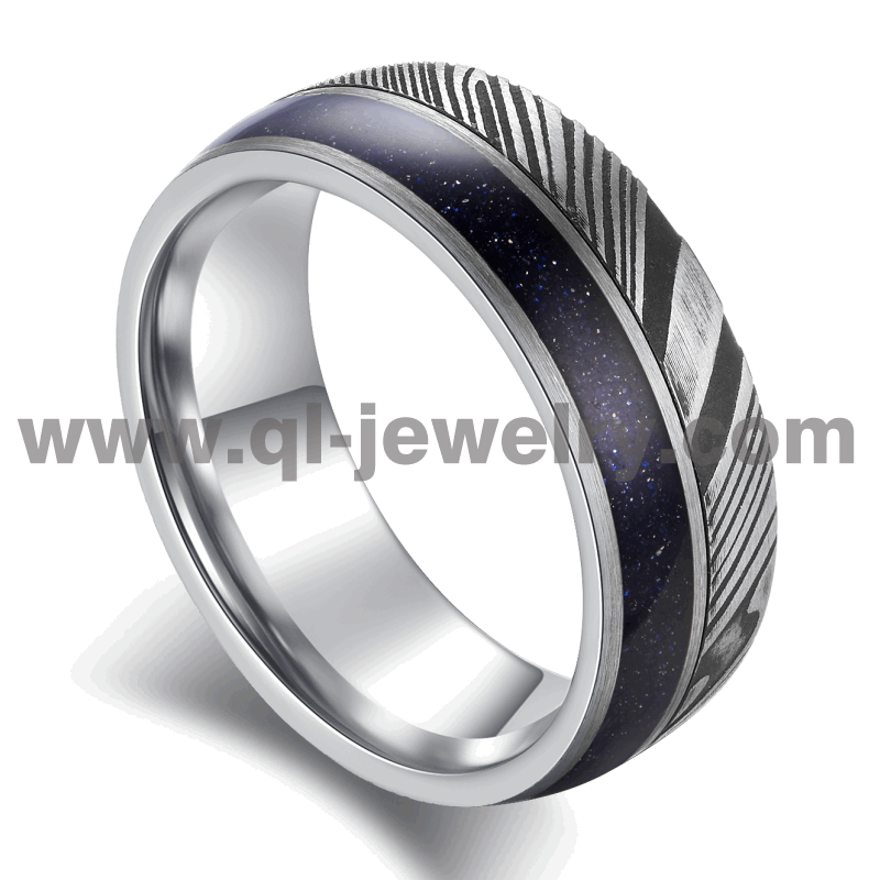Chine Alliances en acier de Damas abordables et uniques Bague en acier de Damas et tungstène avec incrustation de grès bleu Fabricants
