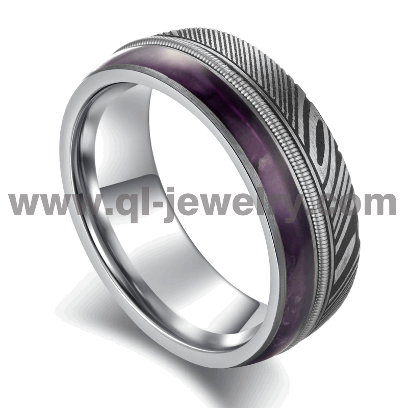 Chine Alliances en acier de Damas abordables et uniques Bague en acier de Damas et tungstène avec améthyste et incrustation de cordes de guitare Fabricants