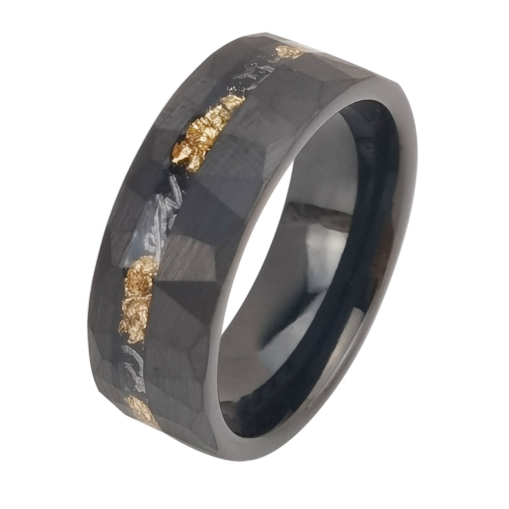 Un montón de alianzas de boda de tungsteno en stock Anillo de tungsteno con martillo negro con lámina de oro e incrustaciones de aluminio Proveedor de China