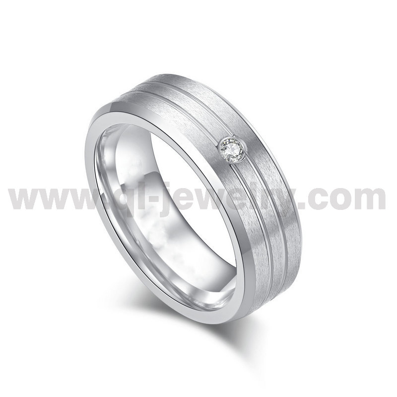 China 2024 Nuevos diseños Anillo de bodas de cromo cobalto cepillado con bordes planos y biselados de 8 mm con 1 piedra CZ blanca Fabricantes
