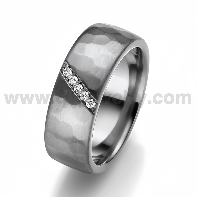 China Anillos de pareja de tantalio puro de metal raro Juego de anillos de tantalio pulido y martillado con cúpula de 8 mm con 4 diamantes Fabricantes