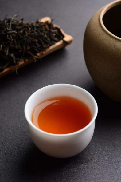 ¿El té negro tiene un sabor amargo?