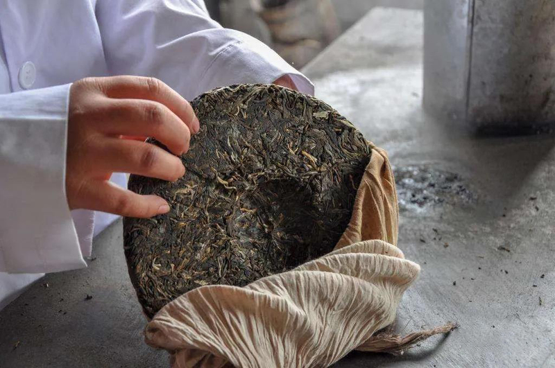 Perbezaan Antara Kaedah Penekan Kek Teh Pu Erh