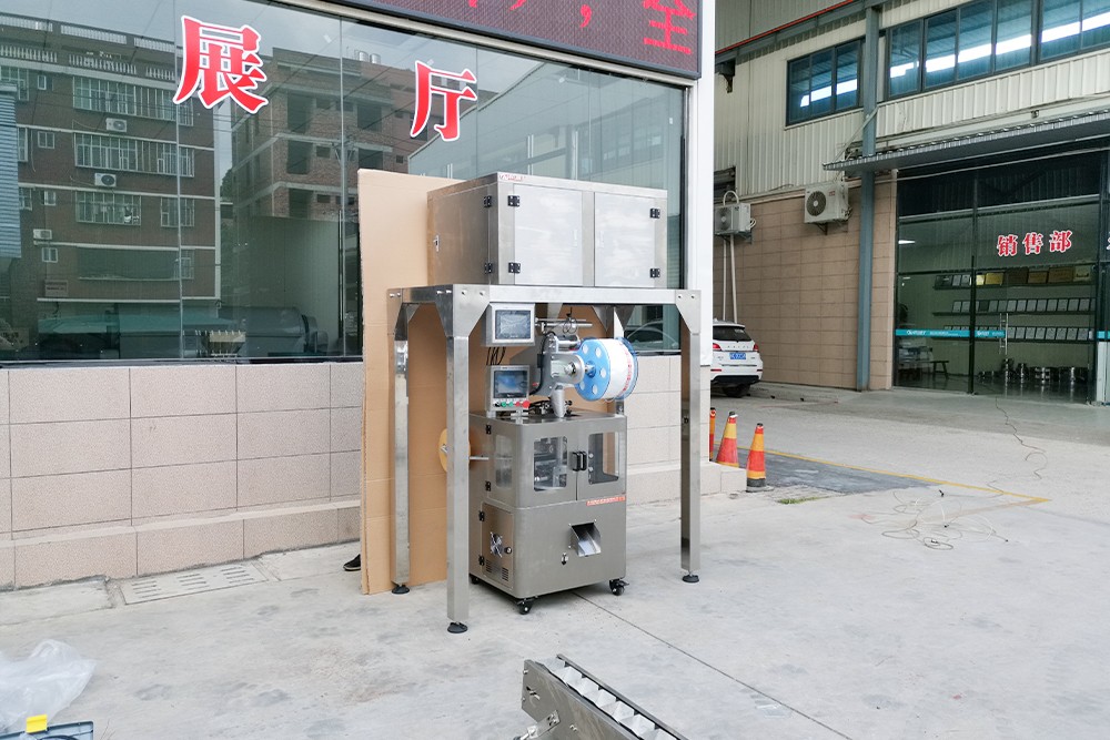 Nylon pyramid tea bag packaging machine