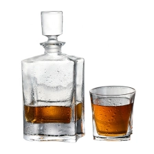 China 5 pieces Custom Lead-free crafted square Glass whiskey cups Liquor Decanter set manufacturer