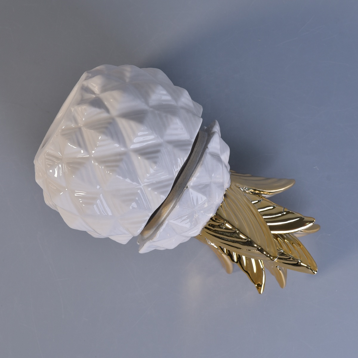 Sunny new design white pineapple ceramic candle vessel with gold lid
