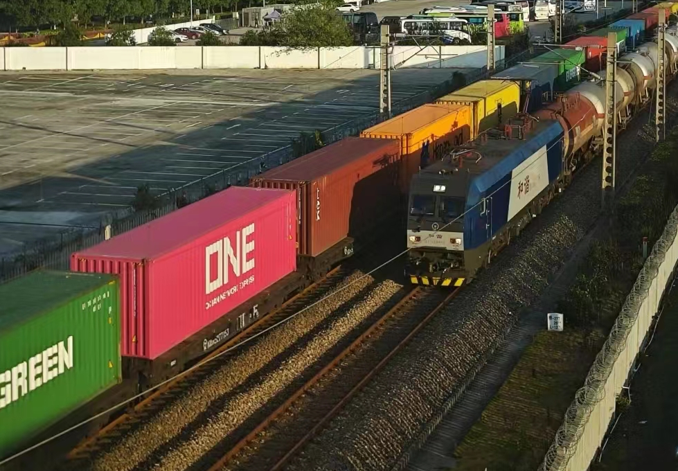 International Shipping: Bridge and Bond Connecting the World International Shipping: Bridge and Bond Connecting the World