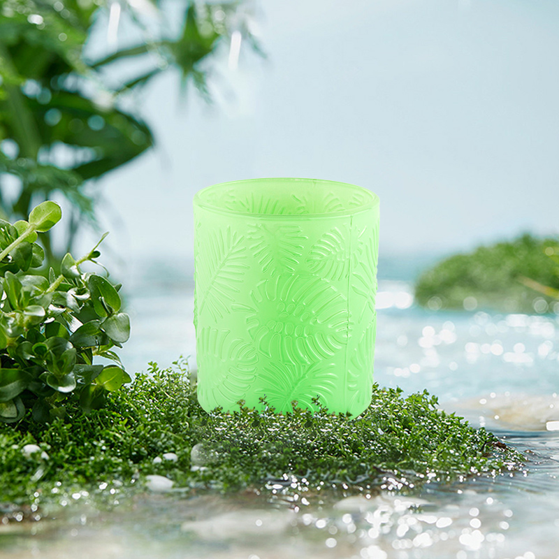 Vasos de cristal verde de lujo para velas con decoración al por mayor.