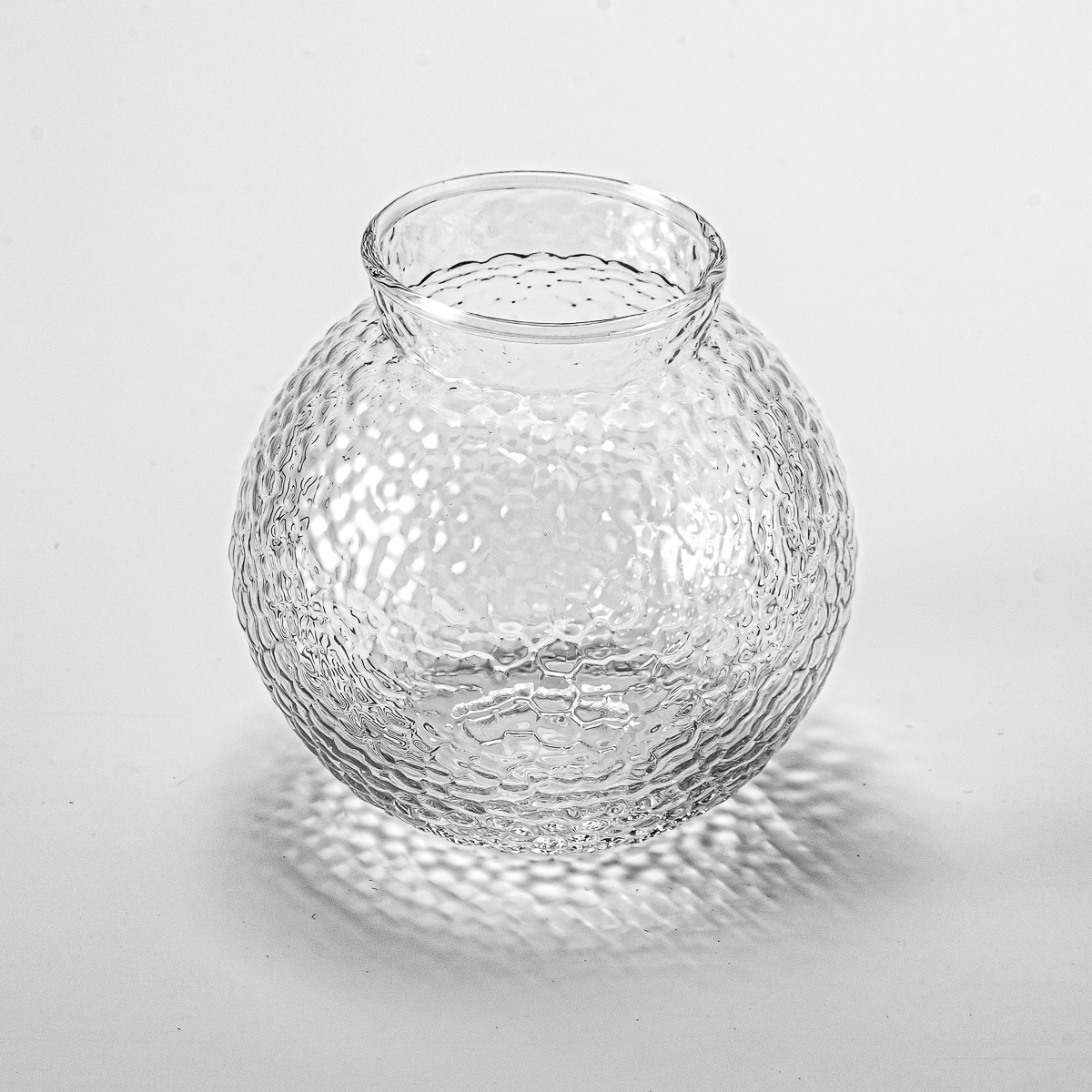 Wholesale 550ml 600ml handmade honeycomb spherical glass candle jar glass vase