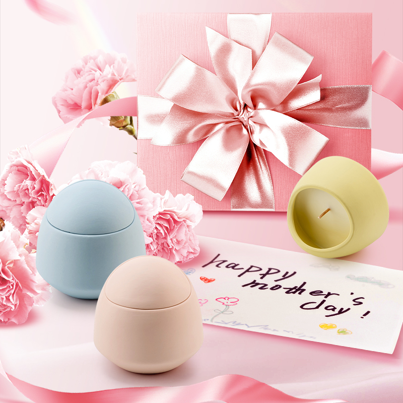 With porcelain as the pen, I inscribe a love letter to time for my mother.