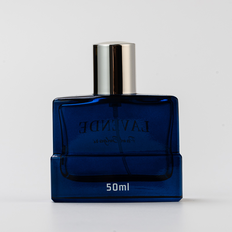 Botol minyak wangi kaca 50ml biru akhir yang tinggi dengan kepala semburan
