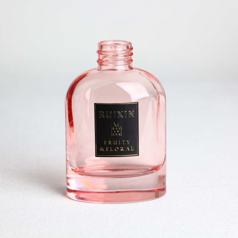 Frascos difusores de vidro rosa com frasco oblato com rótulos e tampas